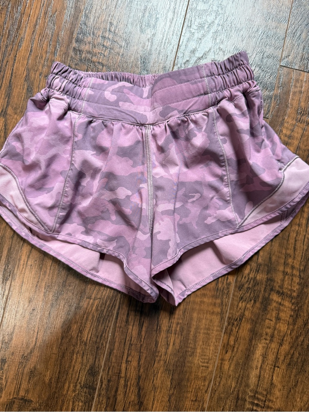 Lululemon Lavender/Pink Camouflage Hotty Hot Shorts Size 4, 2.5 inseam